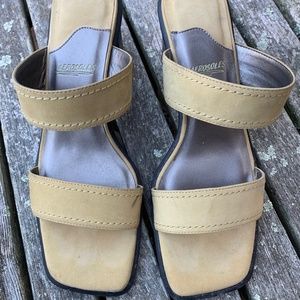 Aerosoles Vintage Citi Lights Lemon Nubuck Mules in 6 & 1/2 B